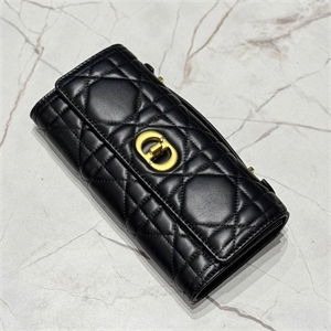 {{productViewItem.photos[photoViewList.activeNavIndex].Alt || productViewItem.photos[photoViewList.activeNavIndex].Description || 'Клатч DIOR'}}