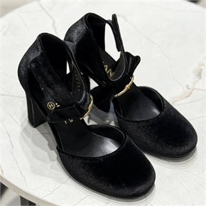 {{productViewItem.photos[photoViewList.activeNavIndex].Alt || productViewItem.photos[photoViewList.activeNavIndex].Description || 'Туфли CHANEL'}}