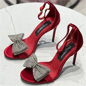 {{productViewItem.photos[photoViewList.activeNavIndex].Alt || productViewItem.photos[photoViewList.activeNavIndex].Description || 'Туфли DOLCE &amp; GABBANA'}}