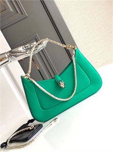 {{productViewItem.photos[photoViewList.activeNavIndex].Alt || productViewItem.photos[photoViewList.activeNavIndex].Description || 'Сумка BVLGARI'}}