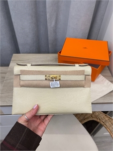 {{productViewItem.photos[photoViewList.activeNavIndex].Alt || productViewItem.photos[photoViewList.activeNavIndex].Description || 'Сумка Hermes pochette'}}