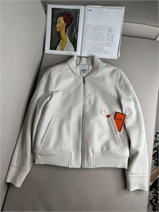 {{productViewItem.photos[photoViewList.activeNavIndex].Alt || productViewItem.photos[photoViewList.activeNavIndex].Description || 'Куртка HERMES'}}