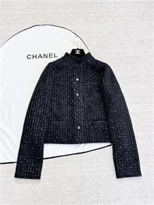 {{productViewItem.photos[photoViewList.activeNavIndex].Alt || productViewItem.photos[photoViewList.activeNavIndex].Description || 'Пиджак CHANEL'}}