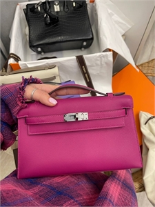 {{productViewItem.photos[photoViewList.activeNavIndex].Alt || productViewItem.photos[photoViewList.activeNavIndex].Description || 'Сумка Hermes Kelly'}}