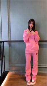 {{productViewItem.photos[photoViewList.activeNavIndex].Alt || productViewItem.photos[photoViewList.activeNavIndex].Description || 'Спортивный костюм GUCCI'}}
