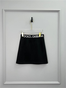 {{productViewItem.photos[photoViewList.activeNavIndex].Alt || productViewItem.photos[photoViewList.activeNavIndex].Description || 'Юбка DOLCE &amp; GABBANA'}}