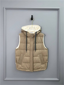 {{productViewItem.photos[photoViewList.activeNavIndex].Alt || productViewItem.photos[photoViewList.activeNavIndex].Description || 'Жилет BRUNELLO CUCINELLI'}}