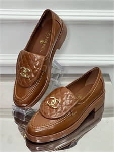 {{productViewItem.photos[photoViewList.activeNavIndex].Alt || productViewItem.photos[photoViewList.activeNavIndex].Description || 'Лоферы CHANEL'}}