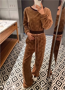 {{productViewItem.photos[photoViewList.activeNavIndex].Alt || productViewItem.photos[photoViewList.activeNavIndex].Description || 'Костюм Dolce &amp; Gabbana'}}
