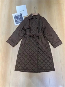 {{productViewItem.photos[photoViewList.activeNavIndex].Alt || productViewItem.photos[photoViewList.activeNavIndex].Description || 'Плащ BRUNELLO CUCINELLI'}}