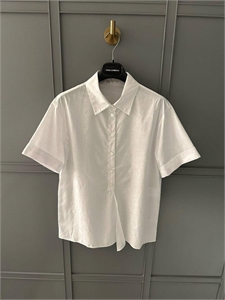 {{productViewItem.photos[photoViewList.activeNavIndex].Alt || productViewItem.photos[photoViewList.activeNavIndex].Description || 'Рубашка CHANEL'}}