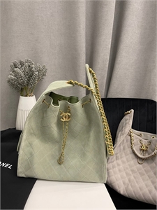 {{productViewItem.photos[photoViewList.activeNavIndex].Alt || productViewItem.photos[photoViewList.activeNavIndex].Description || 'Сумка Chanel'}}