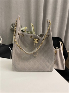 {{productViewItem.photos[photoViewList.activeNavIndex].Alt || productViewItem.photos[photoViewList.activeNavIndex].Description || 'Сумка Chanel'}}