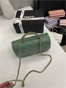 {{productViewItem.photos[photoViewList.activeNavIndex].Alt || productViewItem.photos[photoViewList.activeNavIndex].Description || 'Сумка Chanel'}}