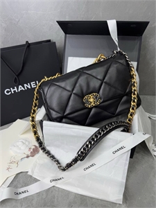 {{productViewItem.photos[photoViewList.activeNavIndex].Alt || productViewItem.photos[photoViewList.activeNavIndex].Description || 'Сумка CHANEL'}}