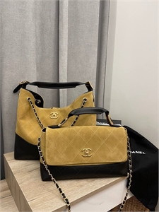 {{productViewItem.photos[photoViewList.activeNavIndex].Alt || productViewItem.photos[photoViewList.activeNavIndex].Description || 'Сумка Chanel'}}
