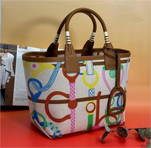 {{productViewItem.photos[photoViewList.activeNavIndex].Alt || productViewItem.photos[photoViewList.activeNavIndex].Description || 'Сумка HERMES'}}