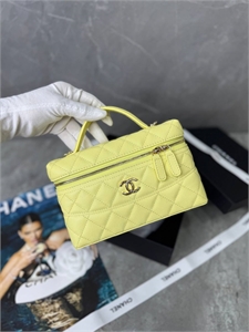 {{productViewItem.photos[photoViewList.activeNavIndex].Alt || productViewItem.photos[photoViewList.activeNavIndex].Description || 'Сумка CHANEL'}}