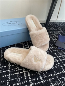 {{productViewItem.photos[photoViewList.activeNavIndex].Alt || productViewItem.photos[photoViewList.activeNavIndex].Description || 'Тапочки PRADA'}}