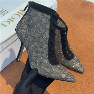 {{productViewItem.photos[photoViewList.activeNavIndex].Alt || productViewItem.photos[photoViewList.activeNavIndex].Description || 'Туфли DIOR'}}