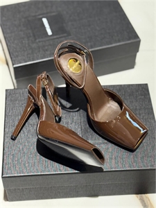 {{productViewItem.photos[photoViewList.activeNavIndex].Alt || productViewItem.photos[photoViewList.activeNavIndex].Description || 'Туфли YSL'}}
