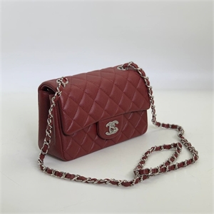 {{productViewItem.photos[photoViewList.activeNavIndex].Alt || productViewItem.photos[photoViewList.activeNavIndex].Description || 'Сумка CHANEL 20 см'}}