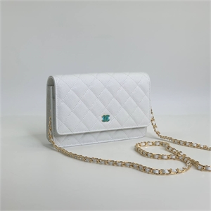 {{productViewItem.photos[photoViewList.activeNavIndex].Alt || productViewItem.photos[photoViewList.activeNavIndex].Description || 'Сумка CHANEL 19 см'}}