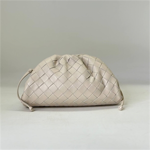 {{productViewItem.photos[photoViewList.activeNavIndex].Alt || productViewItem.photos[photoViewList.activeNavIndex].Description || 'Сумка BOTTEGA VENETA'}}