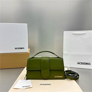 {{productViewItem.photos[photoViewList.activeNavIndex].Alt || productViewItem.photos[photoViewList.activeNavIndex].Description || 'Сумка JACQUEMUS'}}