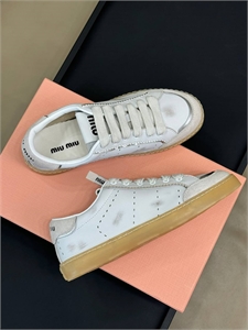 {{productViewItem.photos[photoViewList.activeNavIndex].Alt || productViewItem.photos[photoViewList.activeNavIndex].Description || 'Кеды MIU MIU'}}