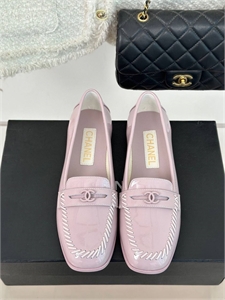 {{productViewItem.photos[photoViewList.activeNavIndex].Alt || productViewItem.photos[photoViewList.activeNavIndex].Description || 'Лоферы CHANEL'}}