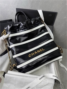 {{productViewItem.photos[photoViewList.activeNavIndex].Alt || productViewItem.photos[photoViewList.activeNavIndex].Description || 'Сумка CHANEL'}}