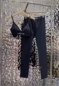 {{productViewItem.photos[photoViewList.activeNavIndex].Alt || productViewItem.photos[photoViewList.activeNavIndex].Description || 'Комплект TOM FORD'}}