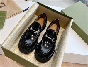 {{productViewItem.photos[photoViewList.activeNavIndex].Alt || productViewItem.photos[photoViewList.activeNavIndex].Description || 'Лоферы GUCCI'}}