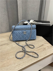 {{productViewItem.photos[photoViewList.activeNavIndex].Alt || productViewItem.photos[photoViewList.activeNavIndex].Description || 'Сумка Chanel'}}