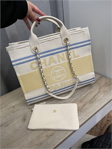 {{productViewItem.photos[photoViewList.activeNavIndex].Alt || productViewItem.photos[photoViewList.activeNavIndex].Description || 'Сумка Chanel'}}
