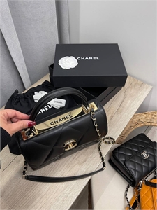 {{productViewItem.photos[photoViewList.activeNavIndex].Alt || productViewItem.photos[photoViewList.activeNavIndex].Description || 'Сумка Chanel'}}