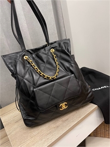 {{productViewItem.photos[photoViewList.activeNavIndex].Alt || productViewItem.photos[photoViewList.activeNavIndex].Description || 'Сумка Chanel'}}