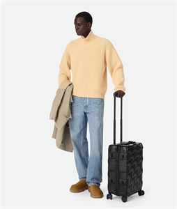 {{productViewItem.photos[photoViewList.activeNavIndex].Alt || productViewItem.photos[photoViewList.activeNavIndex].Description || 'Чемодан BOTTEGA VENETA'}}