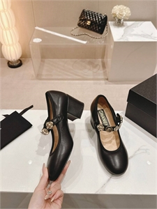 {{productViewItem.photos[photoViewList.activeNavIndex].Alt || productViewItem.photos[photoViewList.activeNavIndex].Description || 'Туфли CHANEL'}}
