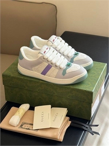 {{productViewItem.photos[photoViewList.activeNavIndex].Alt || productViewItem.photos[photoViewList.activeNavIndex].Description || 'Кроссовки GUCCI'}}