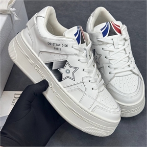 {{productViewItem.photos[photoViewList.activeNavIndex].Alt || productViewItem.photos[photoViewList.activeNavIndex].Description || 'Кроссовки DIOR'}}