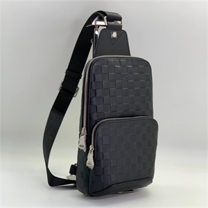 {{productViewItem.photos[photoViewList.activeNavIndex].Alt || productViewItem.photos[photoViewList.activeNavIndex].Description || 'Слинг LOUIS VUITTON'}}