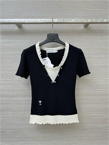 {{productViewItem.photos[photoViewList.activeNavIndex].Alt || productViewItem.photos[photoViewList.activeNavIndex].Description || 'Кофта DIOR'}}