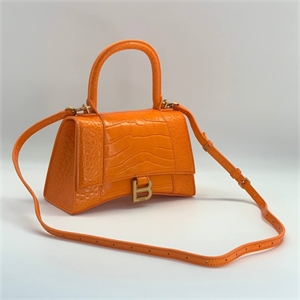 {{productViewItem.photos[photoViewList.activeNavIndex].Alt || productViewItem.photos[photoViewList.activeNavIndex].Description || 'Сумка BALENCIAGA'}}