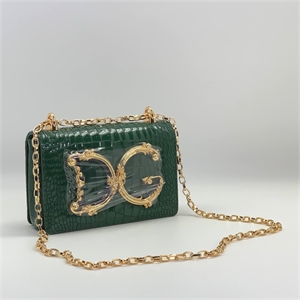 {{productViewItem.photos[photoViewList.activeNavIndex].Alt || productViewItem.photos[photoViewList.activeNavIndex].Description || 'Сумка D&amp;G Кожа'}}
