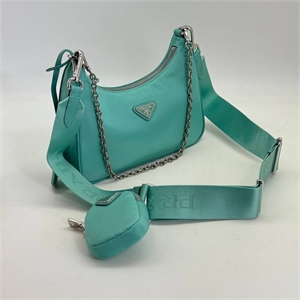 {{productViewItem.photos[photoViewList.activeNavIndex].Alt || productViewItem.photos[photoViewList.activeNavIndex].Description || 'Сумка PRADA Нейлон'}}