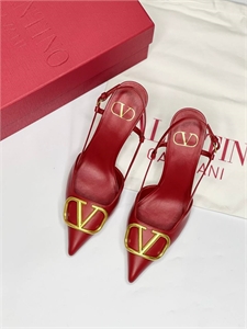 {{productViewItem.photos[photoViewList.activeNavIndex].Alt || productViewItem.photos[photoViewList.activeNavIndex].Description || 'Туфли VALENTINO'}}