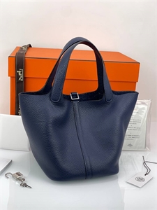 {{productViewItem.photos[photoViewList.activeNavIndex].Alt || productViewItem.photos[photoViewList.activeNavIndex].Description || 'Сумка HERMES'}}