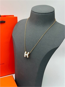 {{productViewItem.photos[photoViewList.activeNavIndex].Alt || productViewItem.photos[photoViewList.activeNavIndex].Description || 'Кулон Hermes 41 см'}}